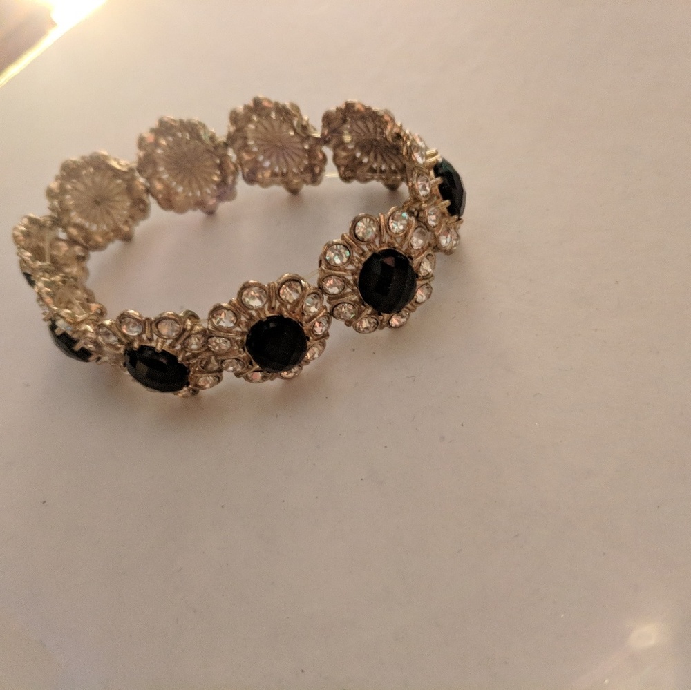 8 pieces of jewlery